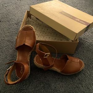 Brown leather Clark’s collection size 5